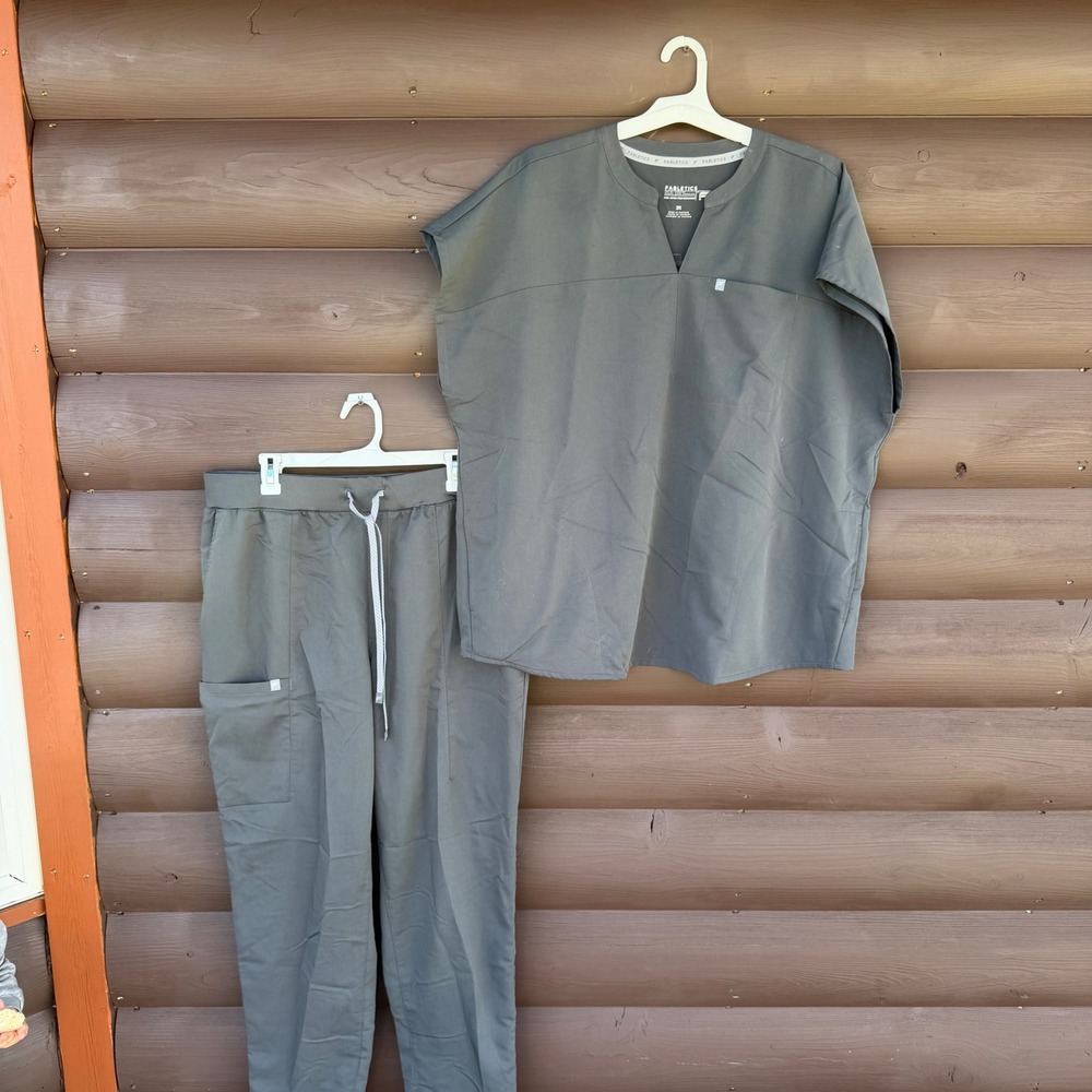 Fabletics Evolve Oversized Scrub Top Set Womens 2X Gray Performance  Pants